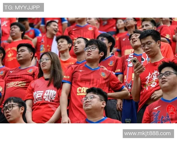 足球明星转型之路揭秘他们在场外的多重职业与人生选择